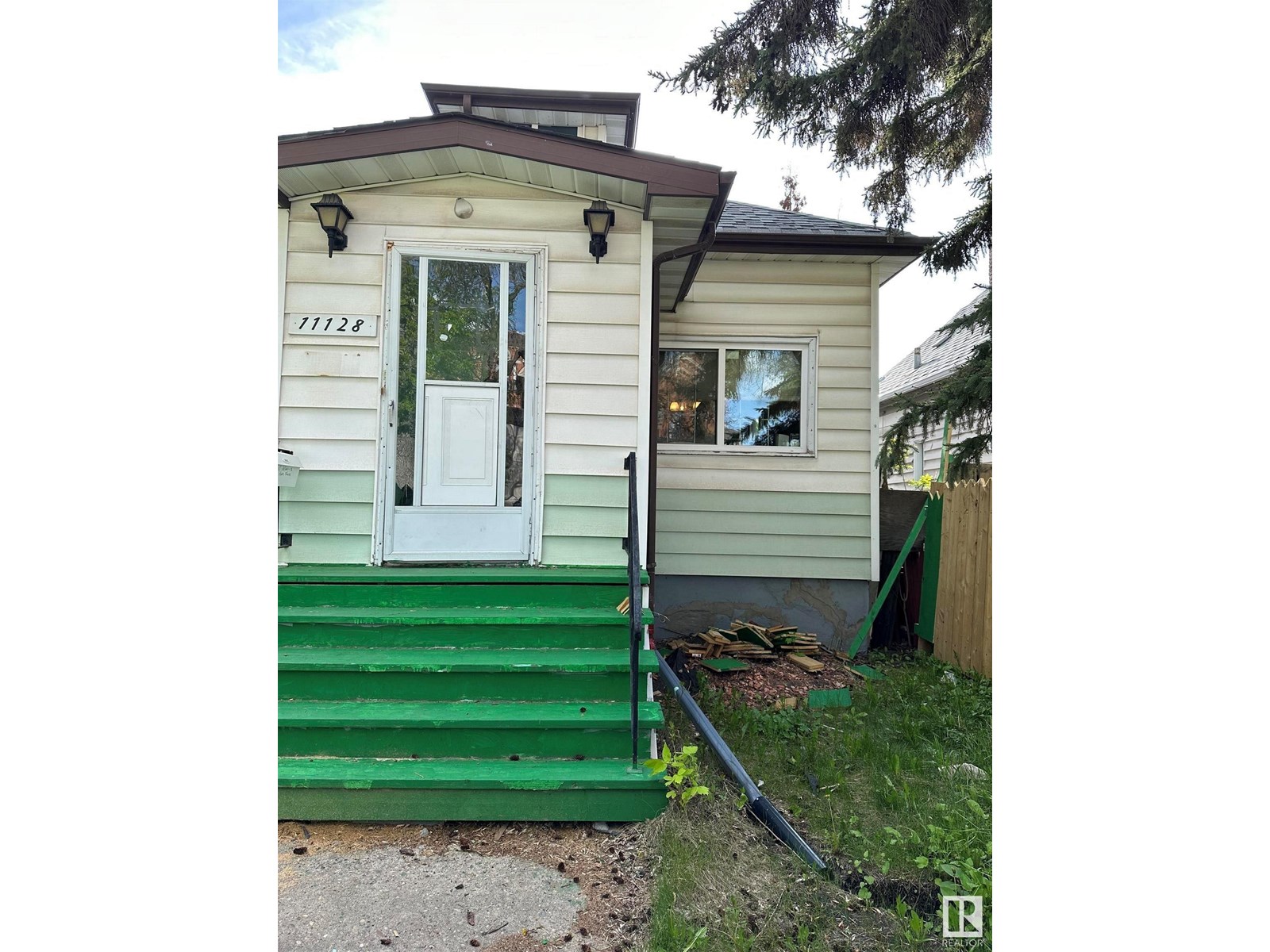 11128 95A ST NW