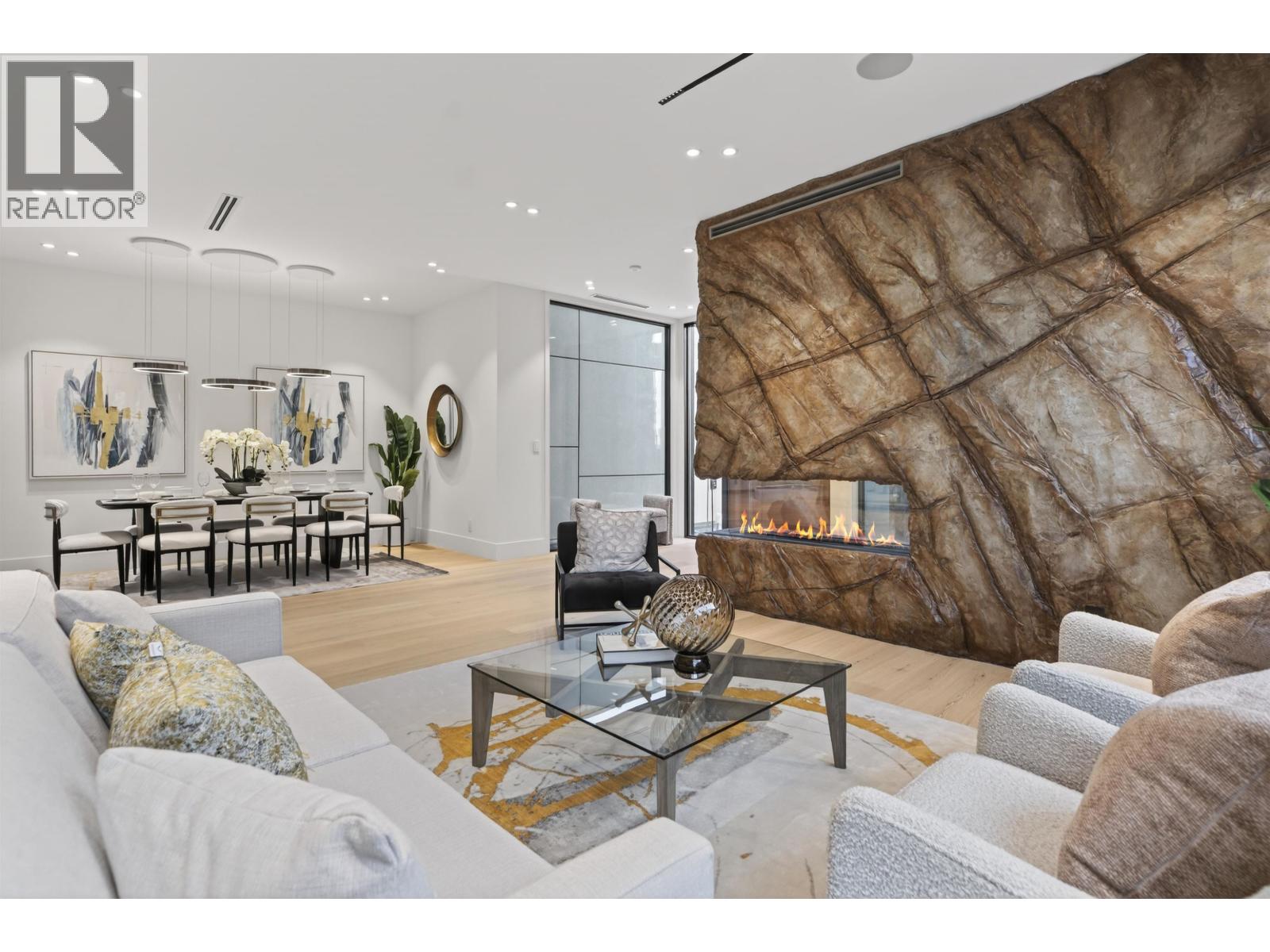 922 WENTWORTH AVENUE