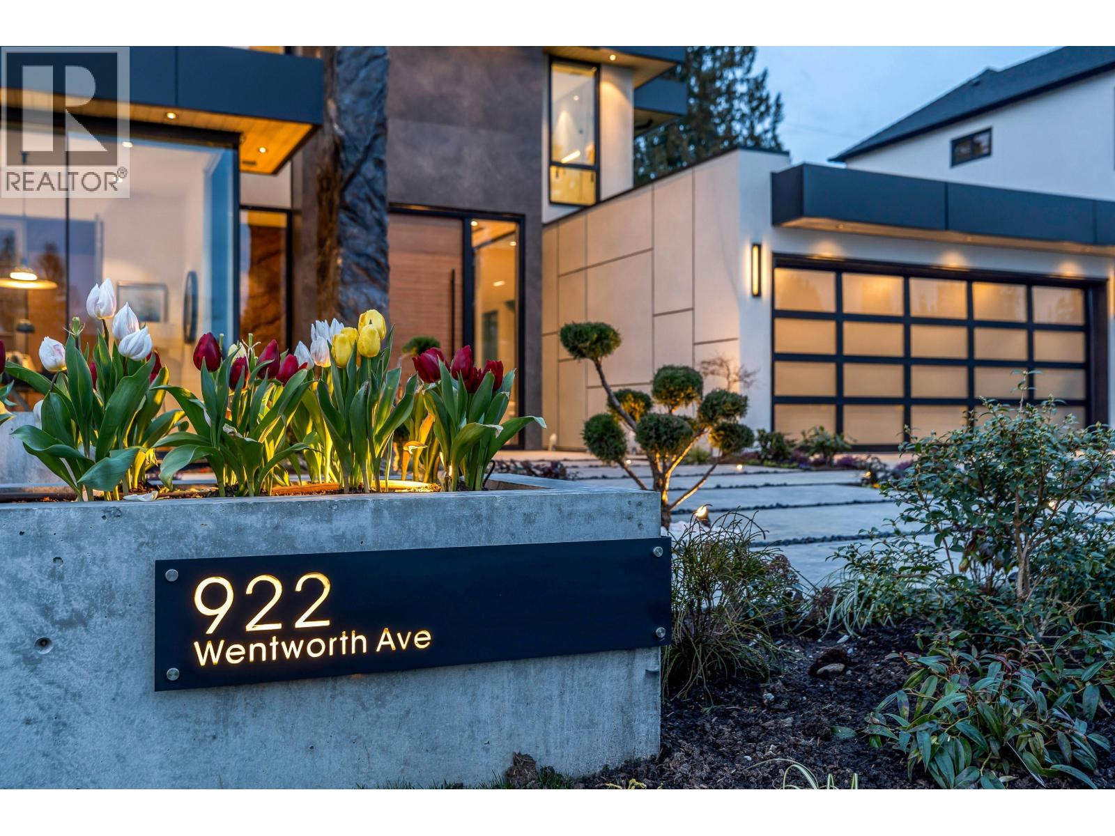 922 WENTWORTH AVENUE