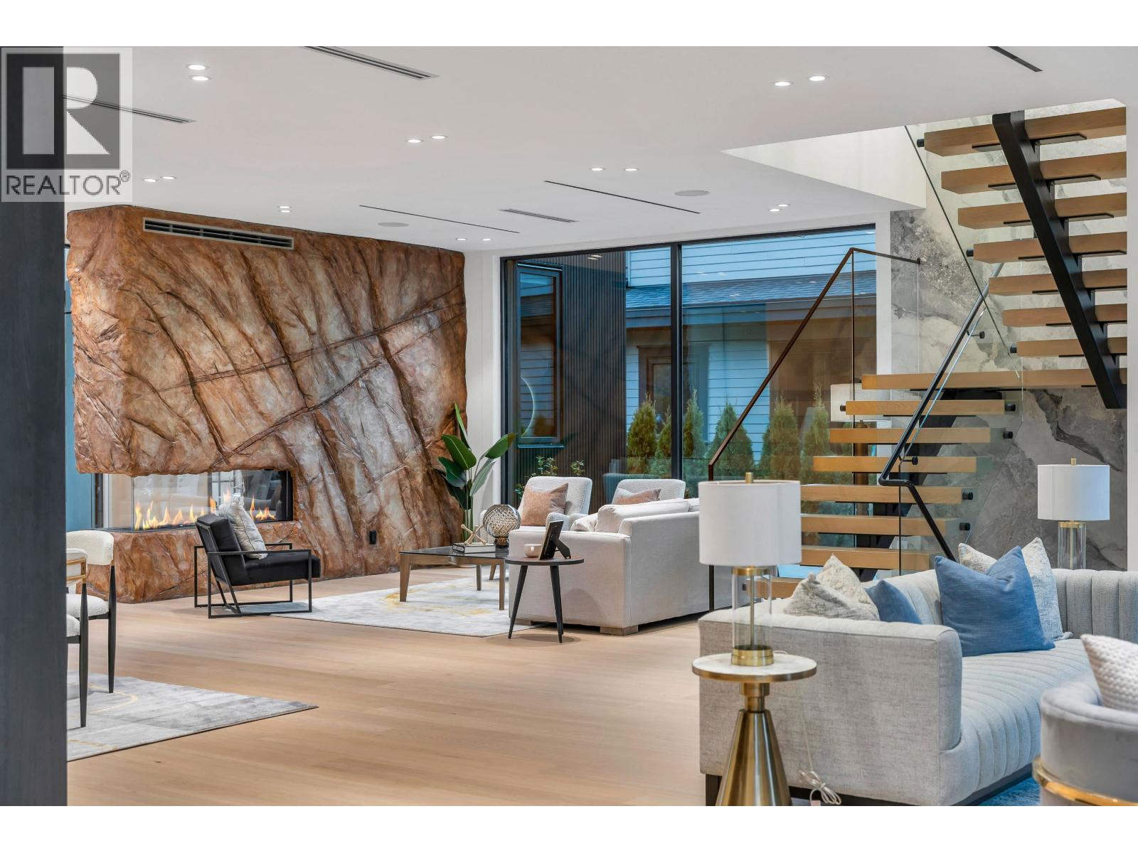 922 WENTWORTH AVENUE