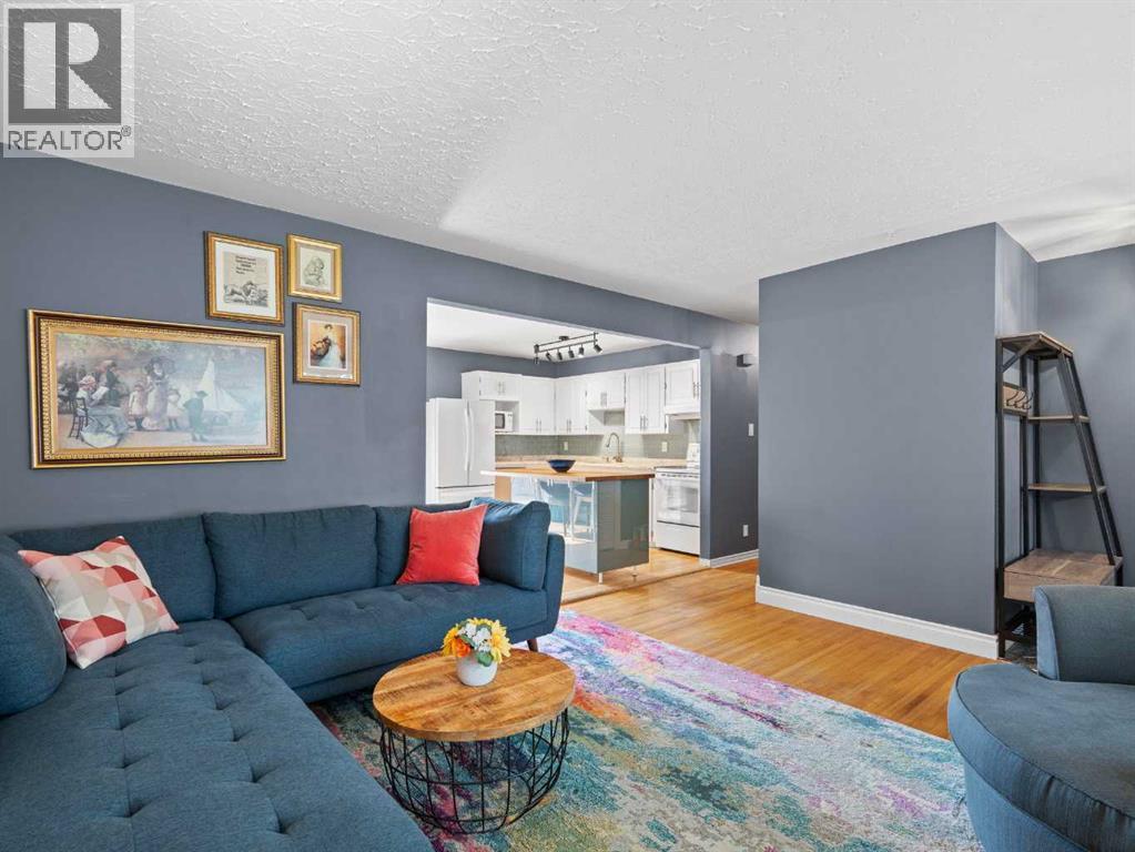 1989 Cottonwood Crescent SE