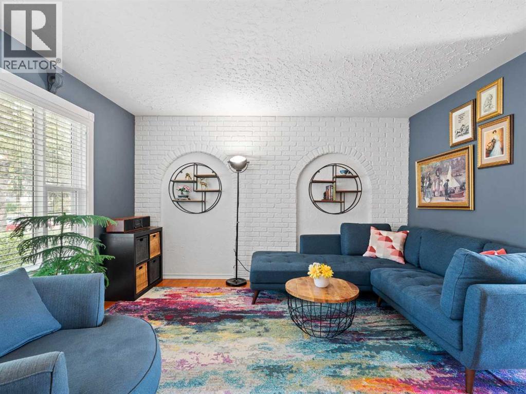 1989 Cottonwood Crescent SE