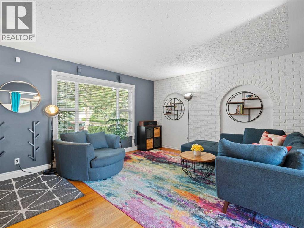 1989 Cottonwood Crescent SE