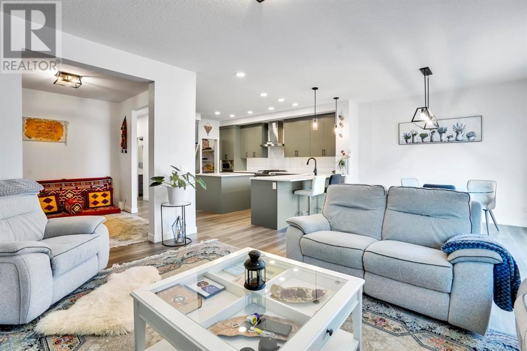 353 Walcrest View SE