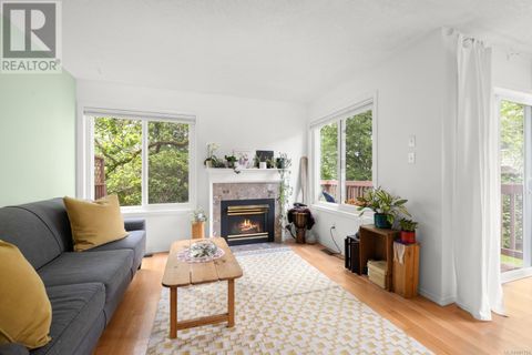 10 4580 West Saanich Rd Saanich BC V8Z3G4