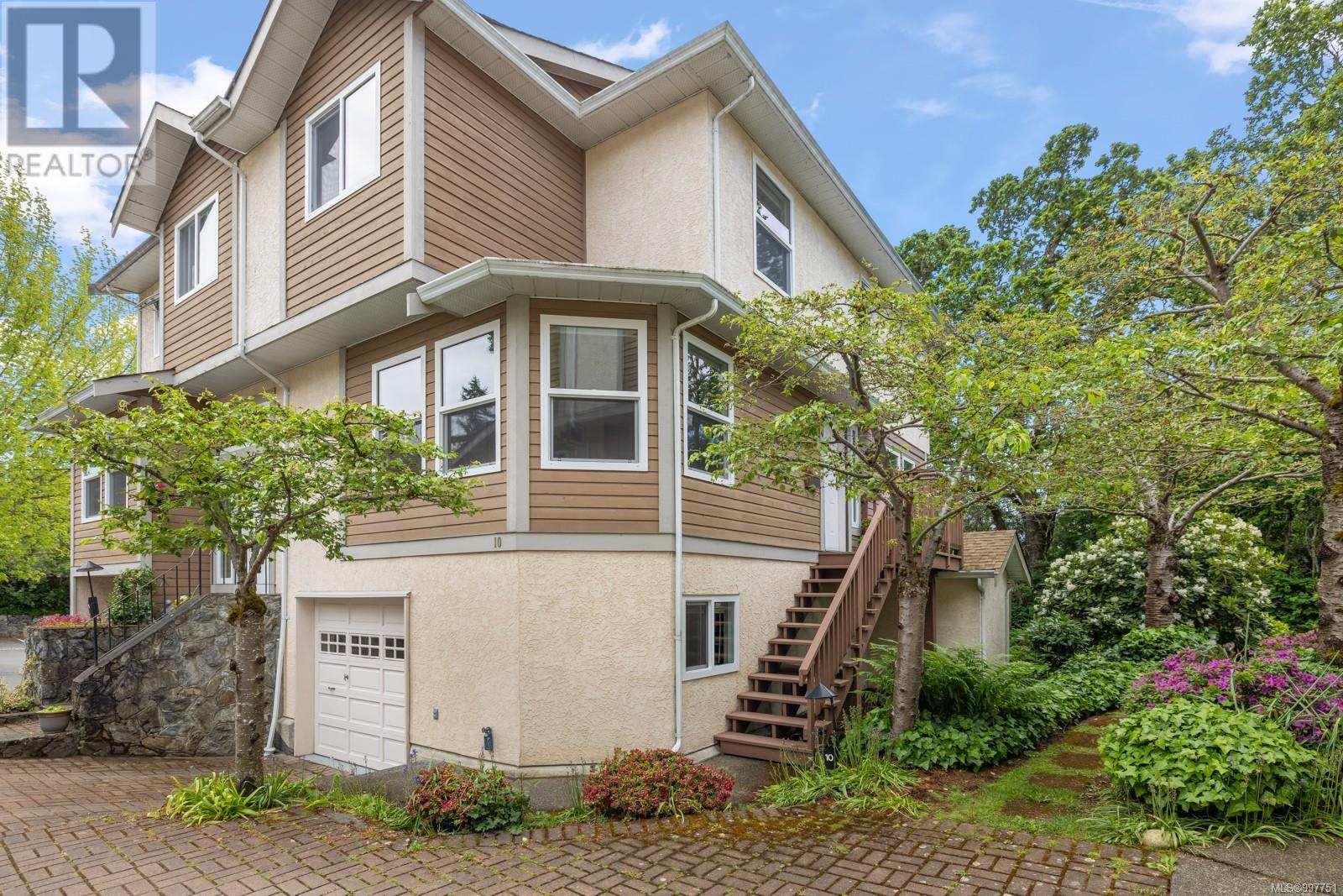 10 4580 West Saanich Rd