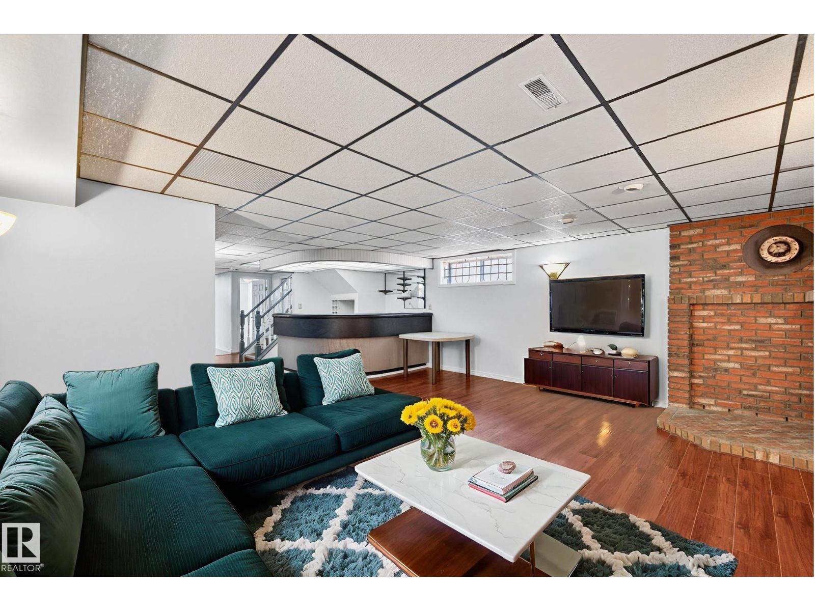 10417 10419 154 ST NW NW