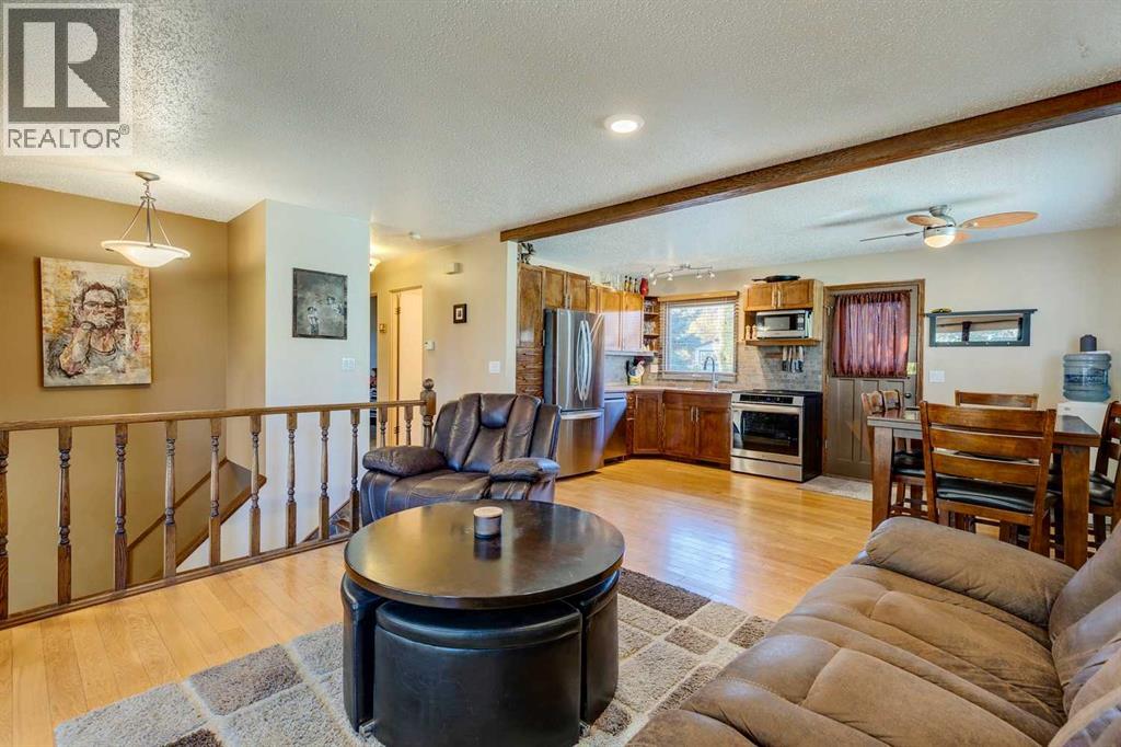 150 Midcrest Crescent SE