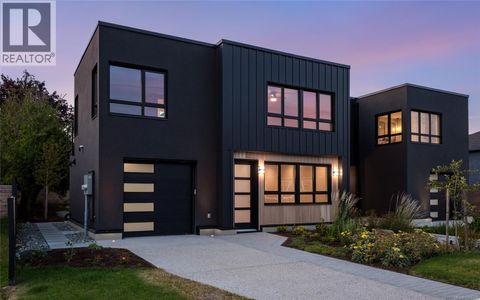 1968 Kings Rd Saanich BC V8R2P5