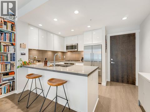 412 255 W 1ST STREET North Vancouver BC V7M3G8