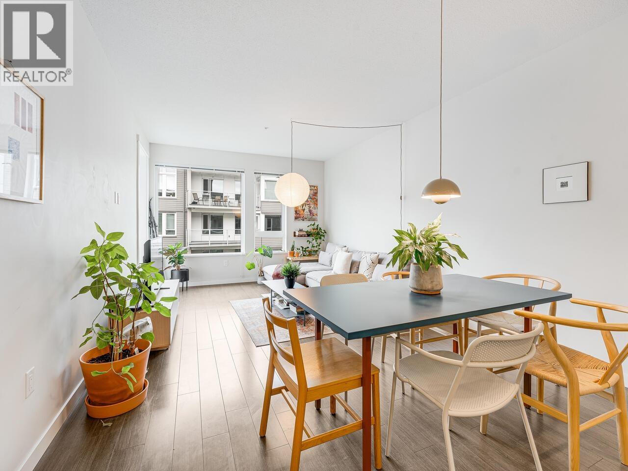 412 255 W 1ST STREET