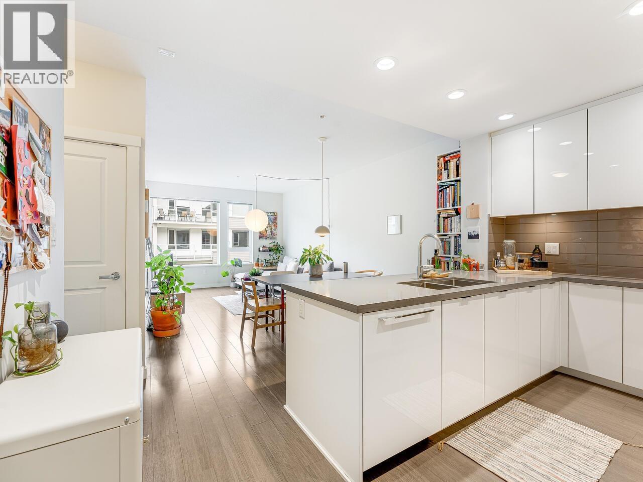 412 255 W 1ST STREET