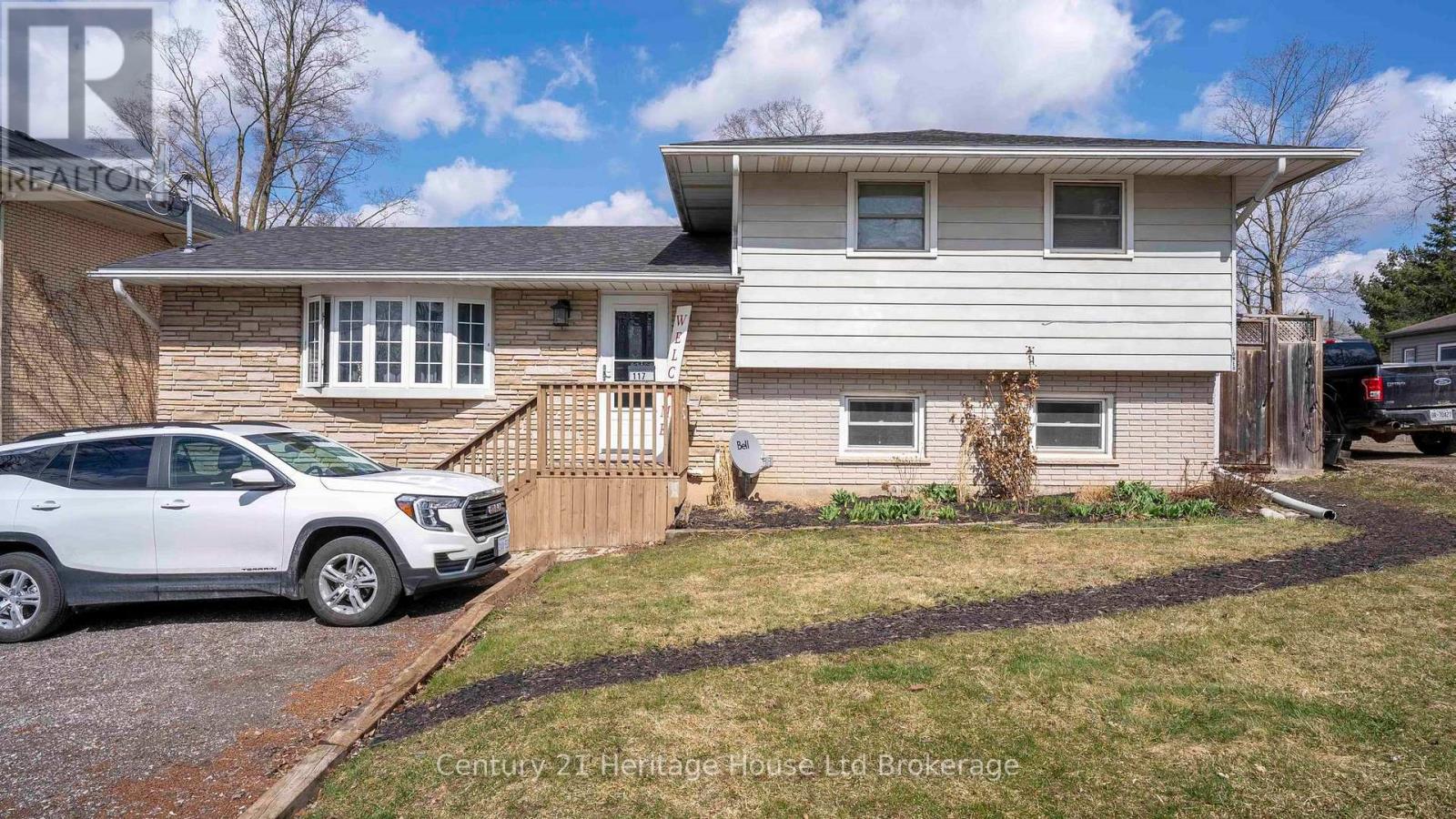 Photo 1 of 47 — 117 WONHAM STREET S, Ingersoll (Ingersoll - South), ON N5C2Y9