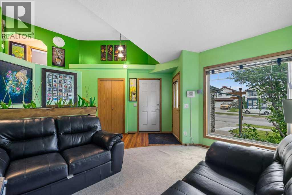 29 Country Hills Drive NW