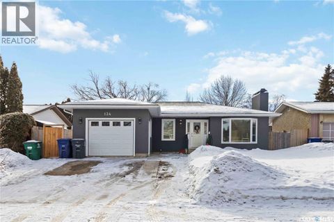 134 Stillwater DRIVE Saskatoon SK S7J3N8