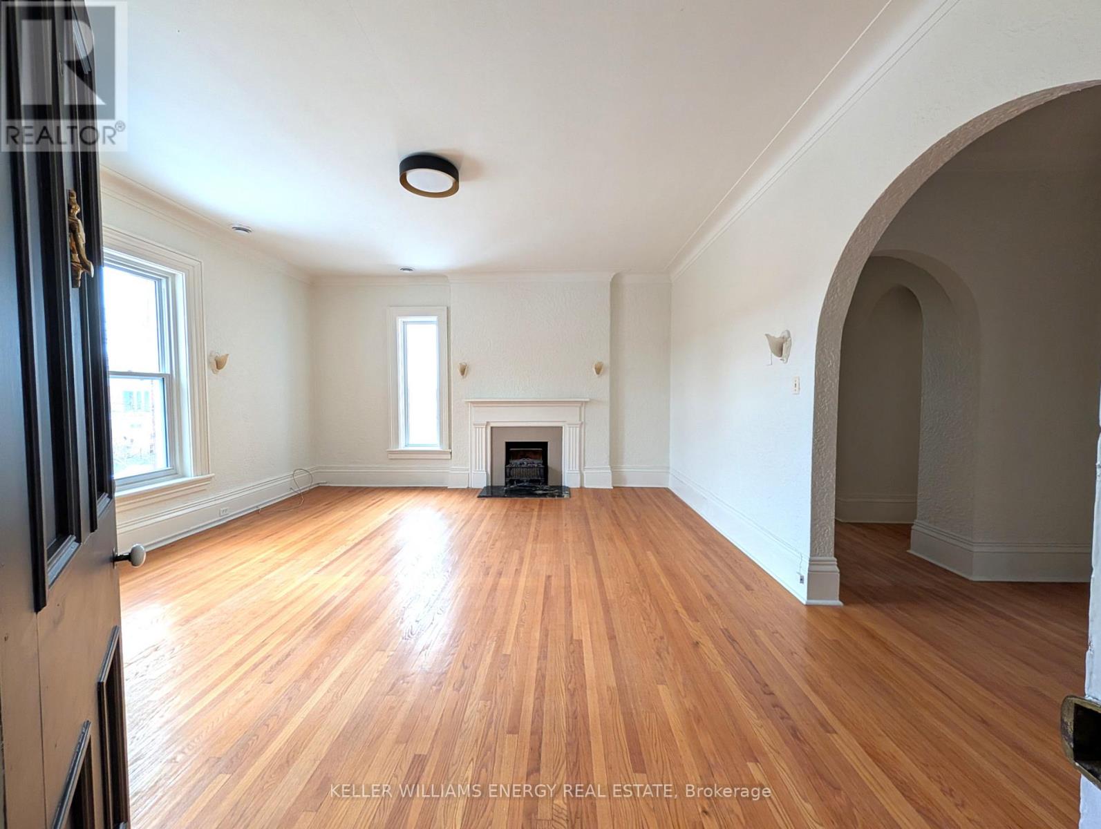 UNIT 3 - 35 KING STREET