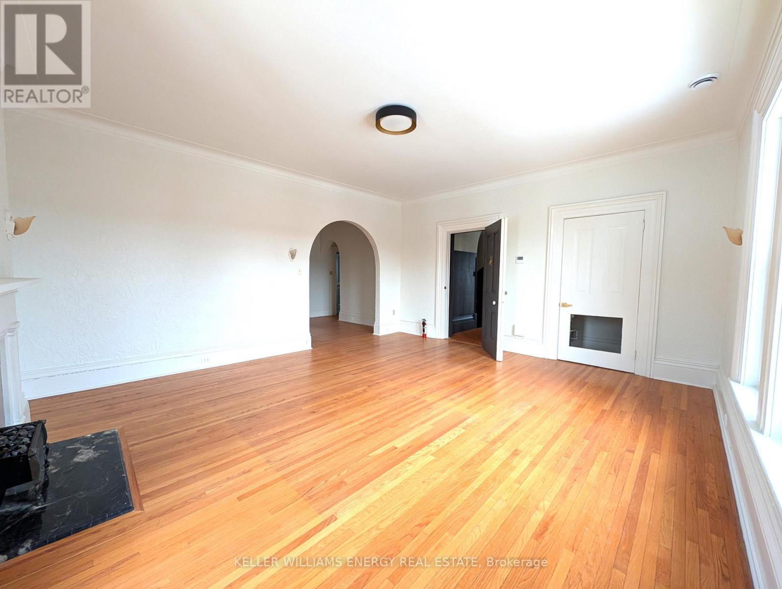 UNIT 3 - 35 KING STREET