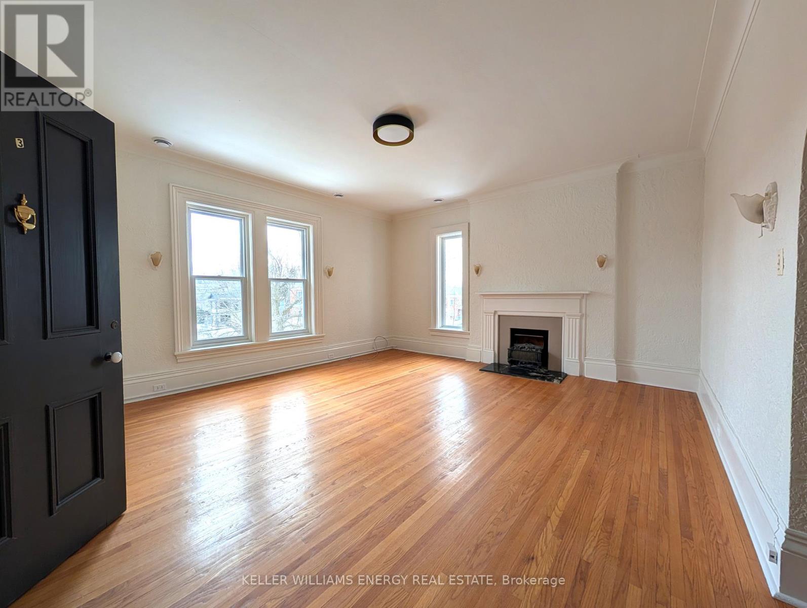 UNIT 3 - 35 KING STREET