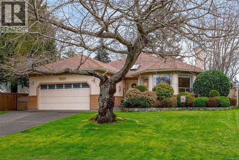 4604 Sunnymead Way Saanich BC V8Y3B7