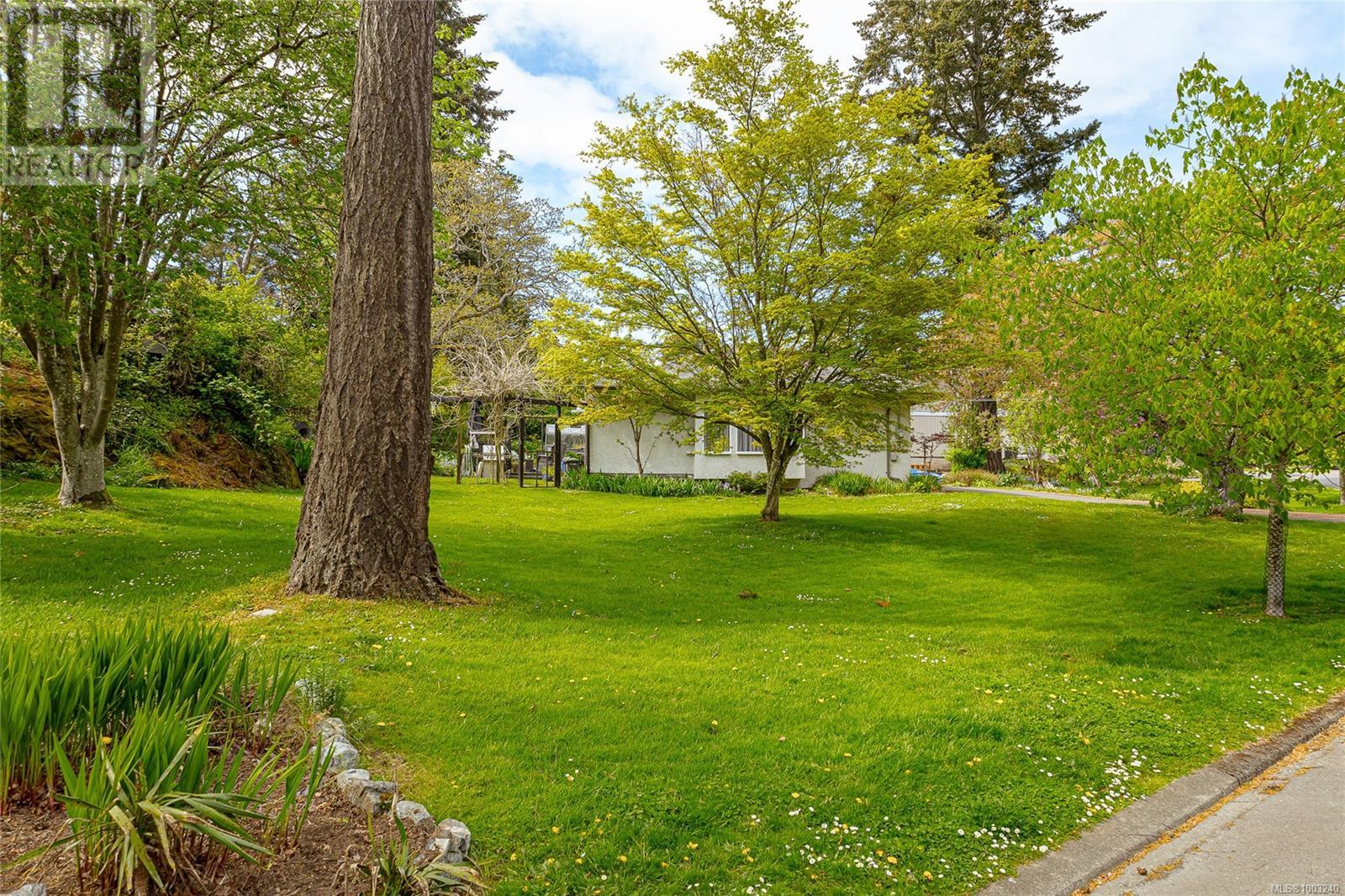 886 Cunningham Rd