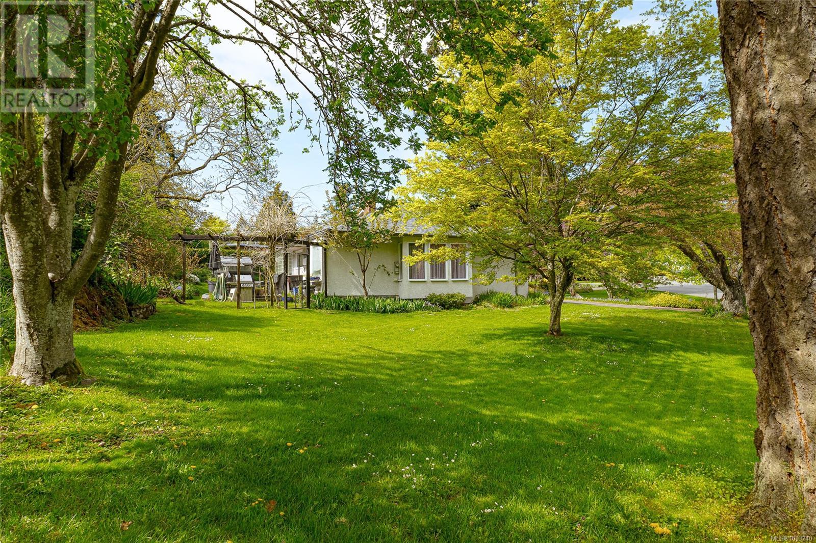 886 Cunningham Rd