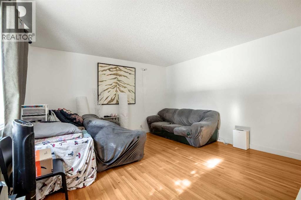 1986 Cottonwood Crescent SE