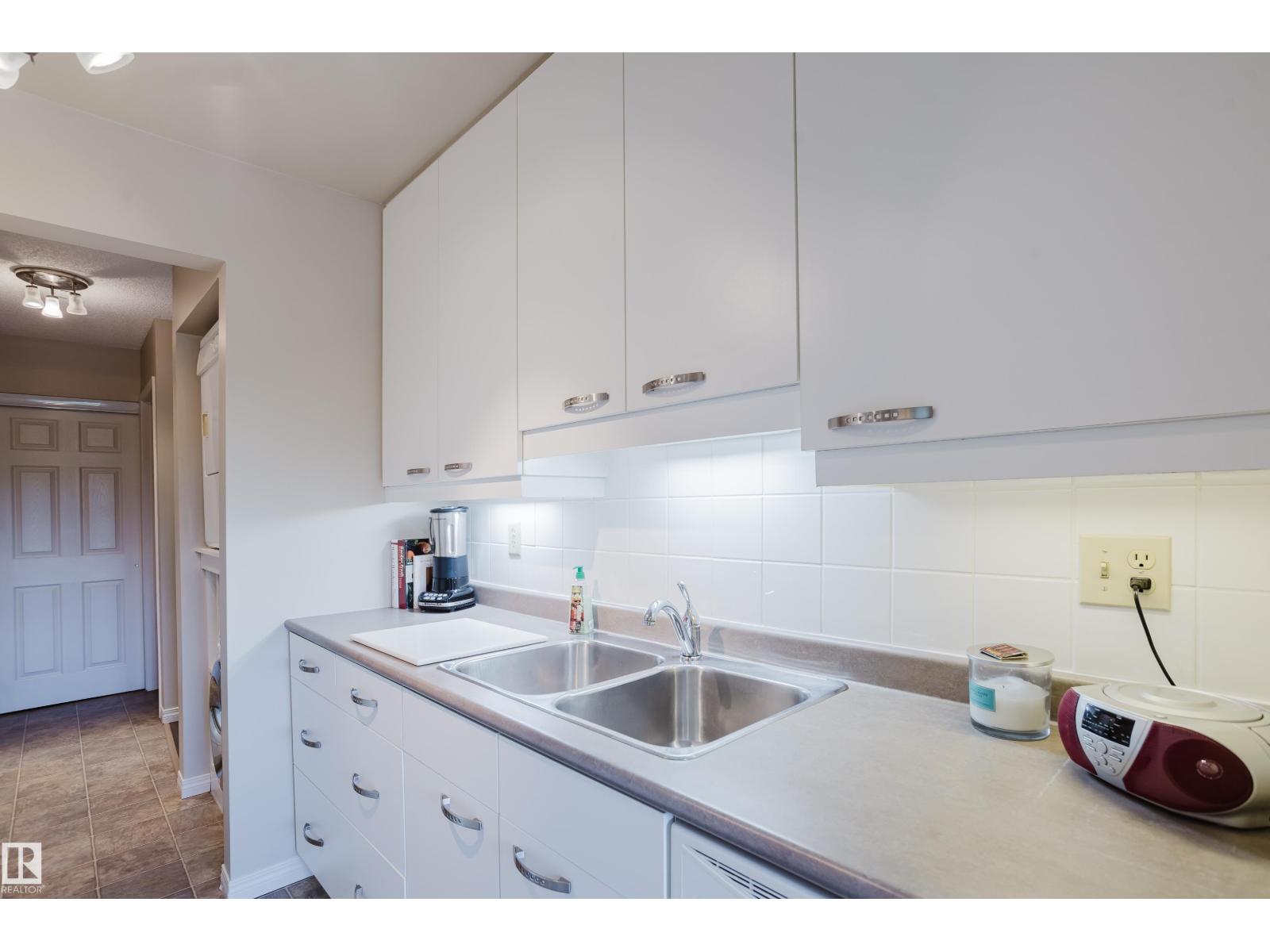#202 7211 171 ST NW