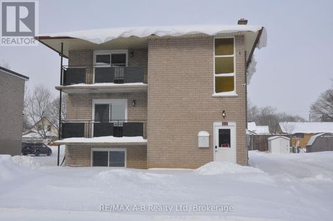 32 OXFORD STREET Stratford ON N5A3P5