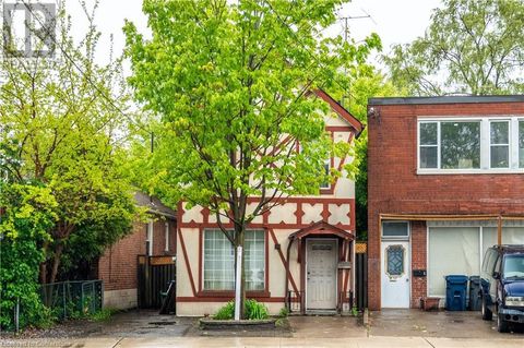 18 SCARLETT Road Toronto ON M6N4K1
