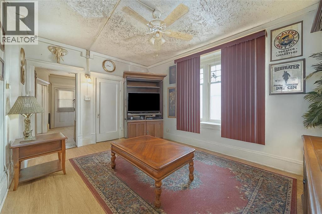 176 CHRISTINA STREET South