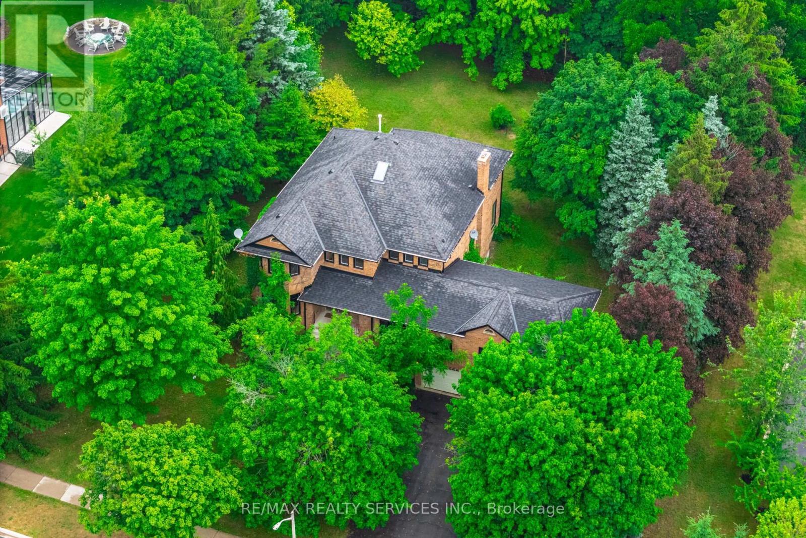 106 KENPARK AVENUE