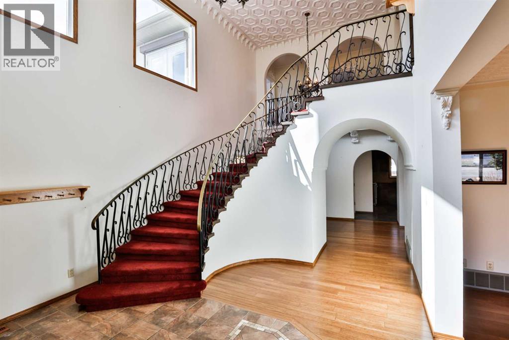 318 Mcmaster Boulevard W