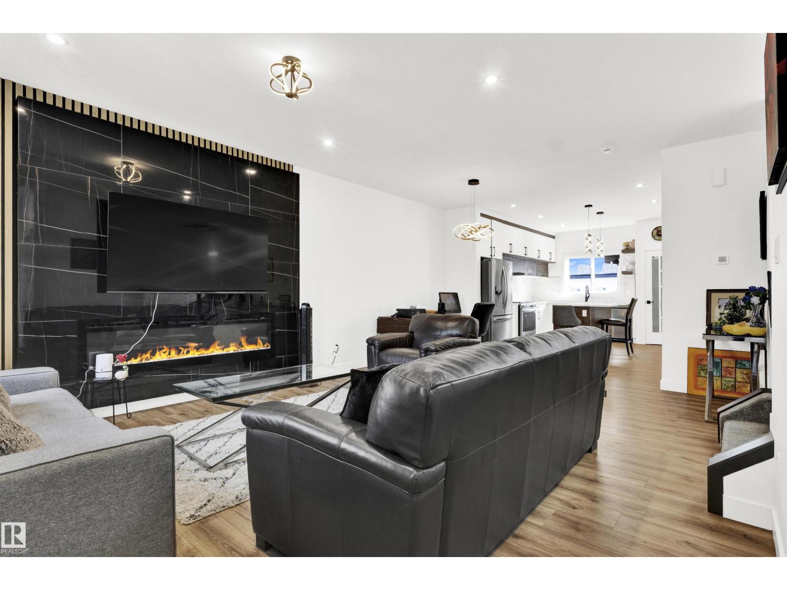 9559 85 ST NW