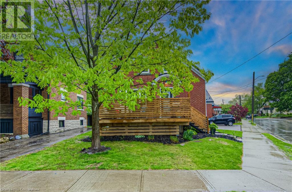 19 ELLIS Avenue