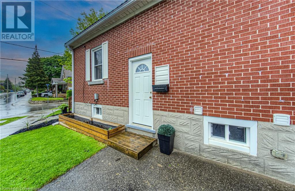 19 ELLIS Avenue