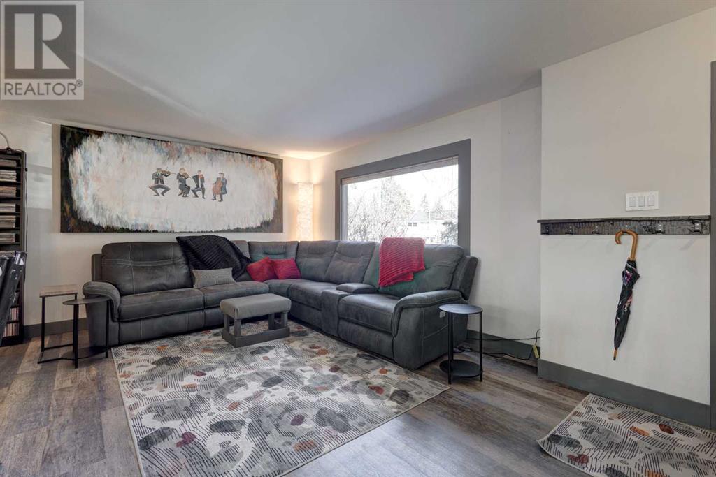 120 Glacier Drive SW