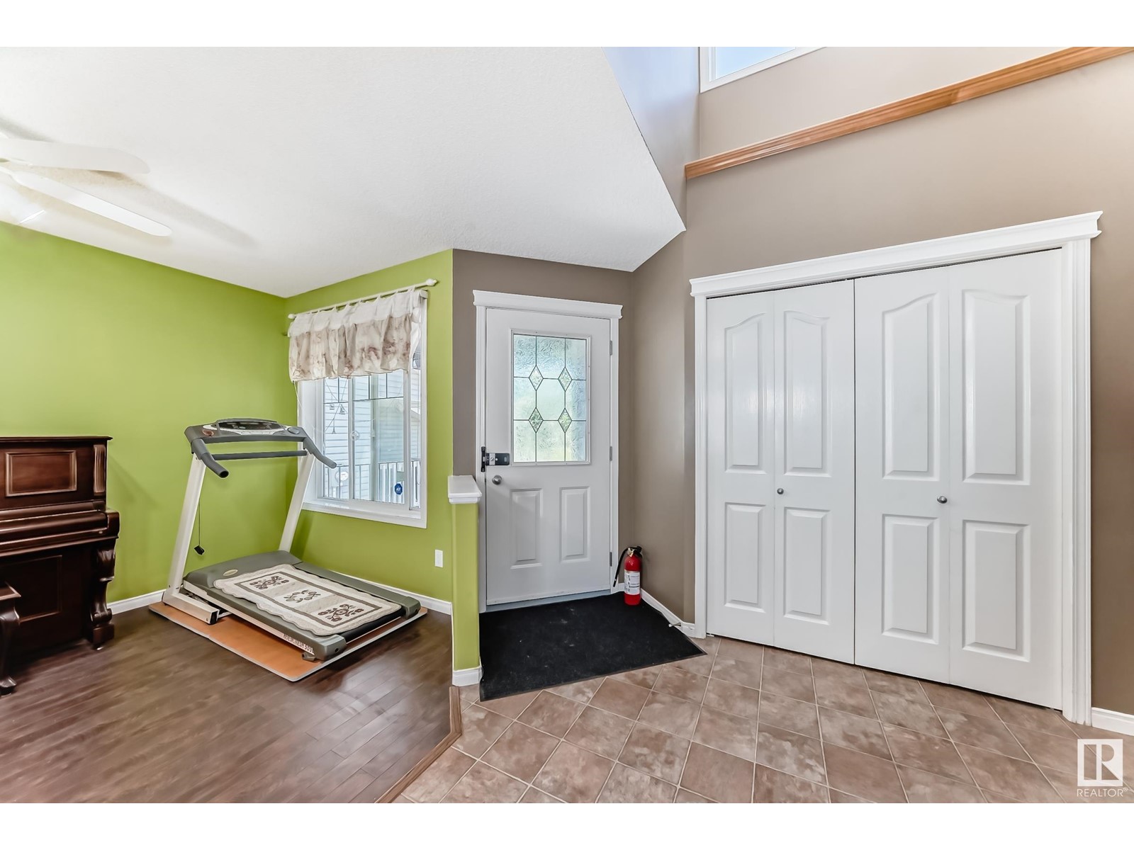 490 Hunter GR NW NW