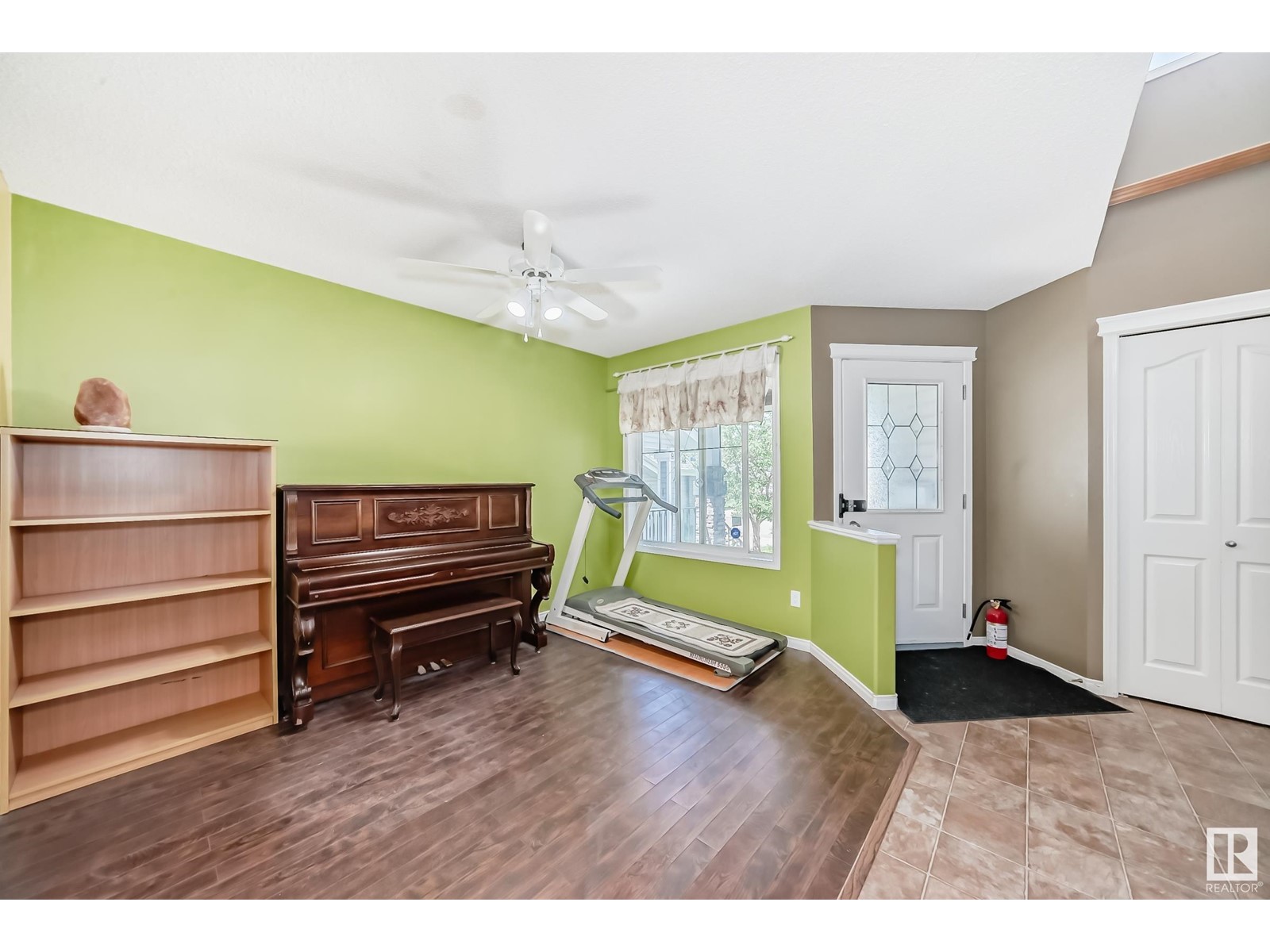 490 Hunter GR NW NW