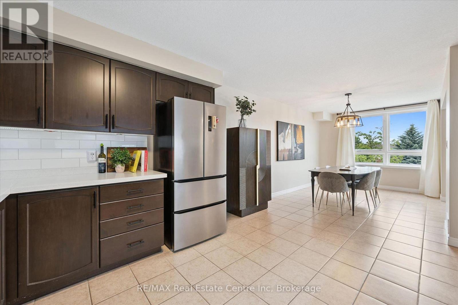 Photo 1 of 15 — 202 - 904 PAISLEY ROAD Unit 202, Guelph (Willow West/Sugarbush/West Acres), ON N1K0C6
