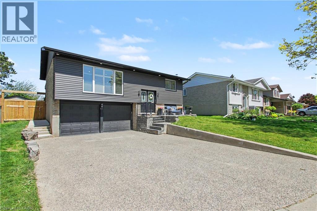 44 OAKHURST Crescent