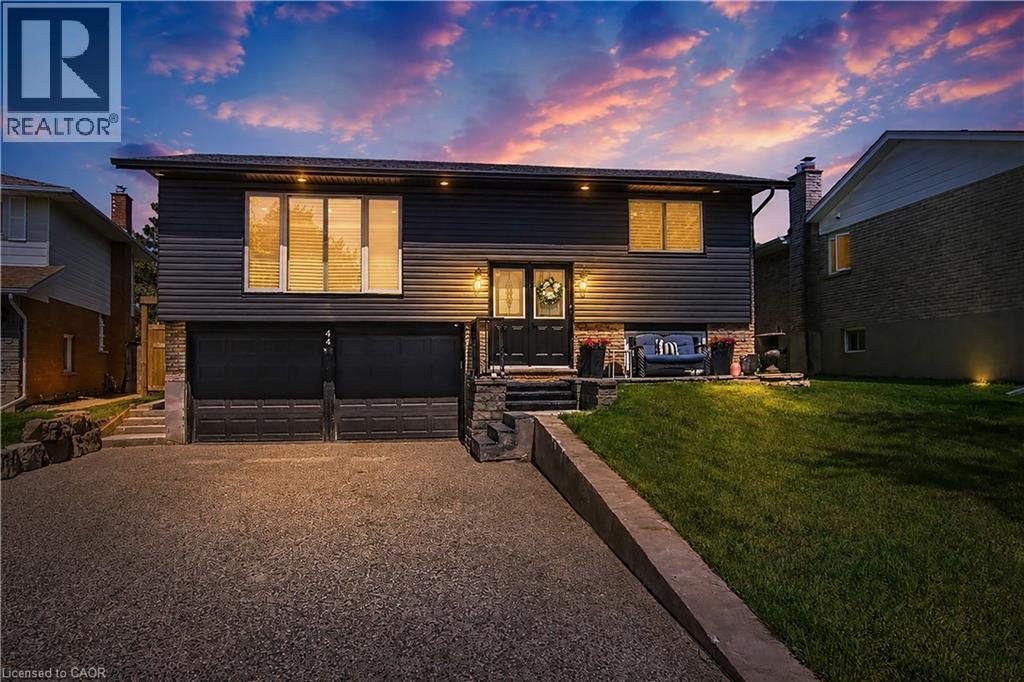 44 OAKHURST Crescent
