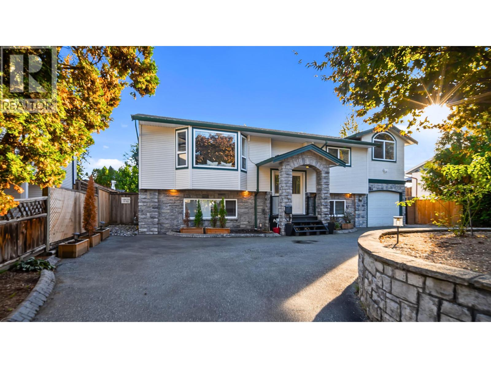 21124 GLENWOOD AVENUE