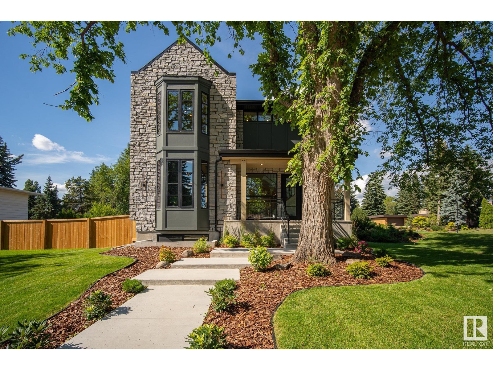 13804 85 AV NW