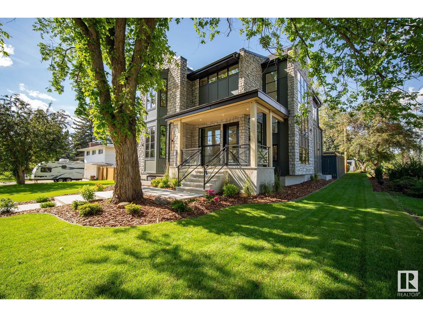 13804 85 AV NW