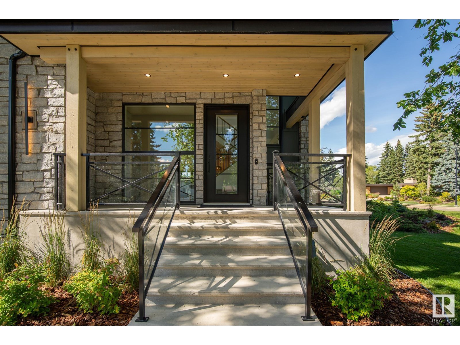 13804 85 AV NW