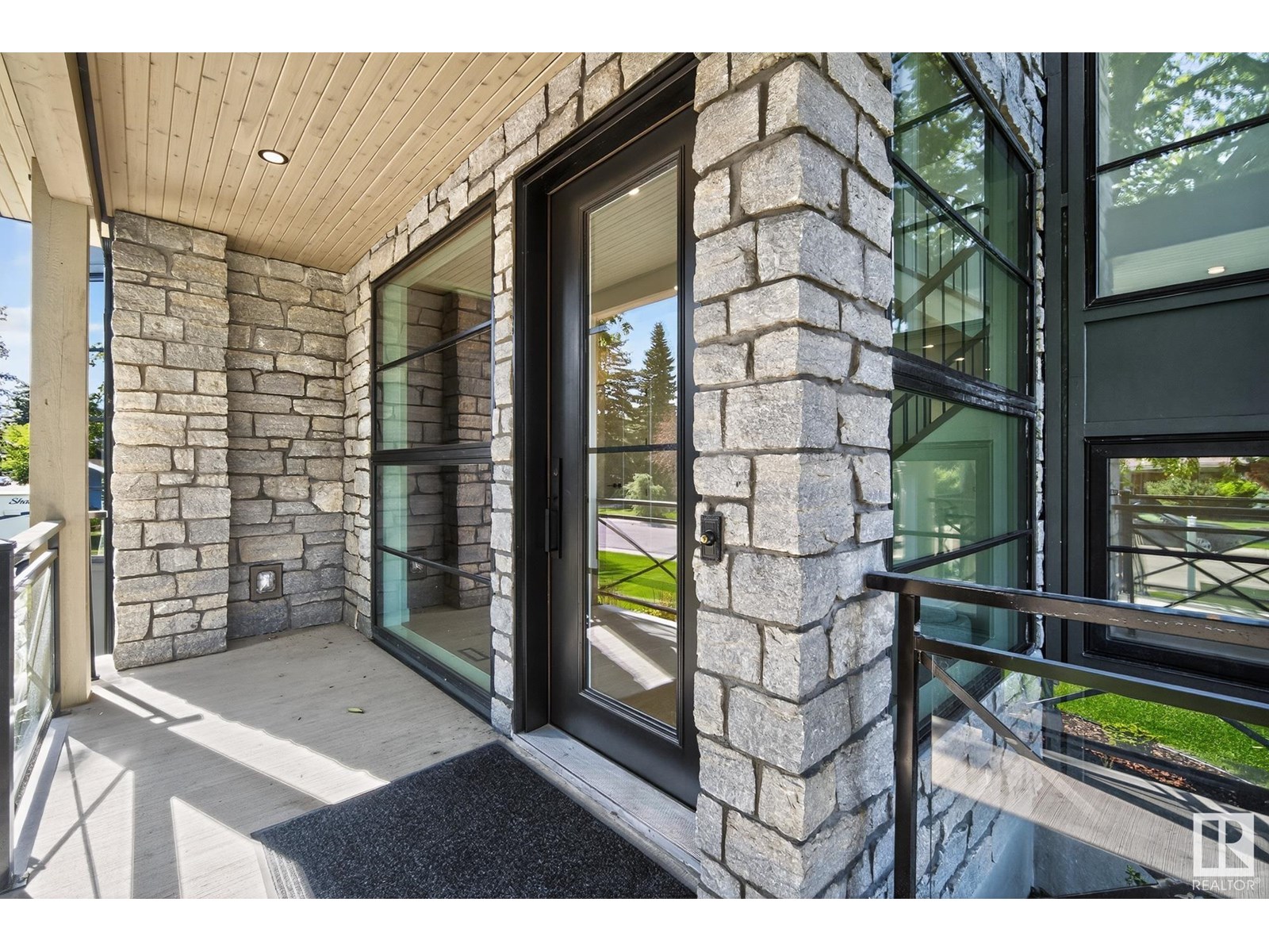 13804 85 AV NW