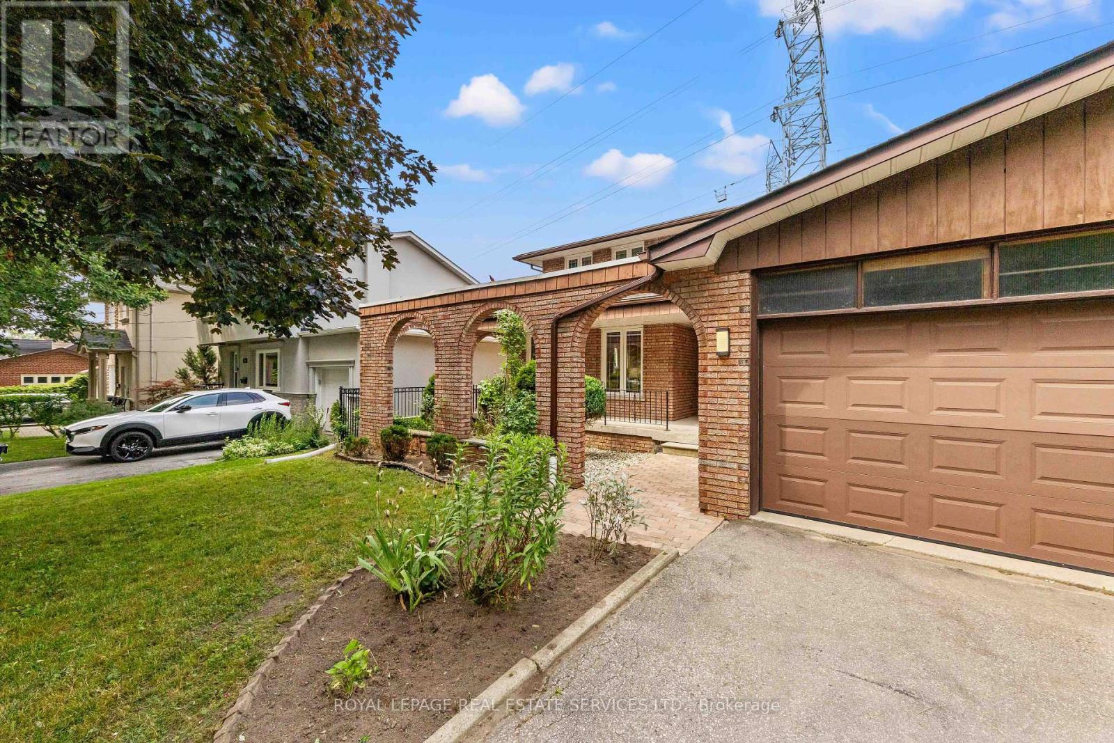 12 HALIBURTON AVENUE