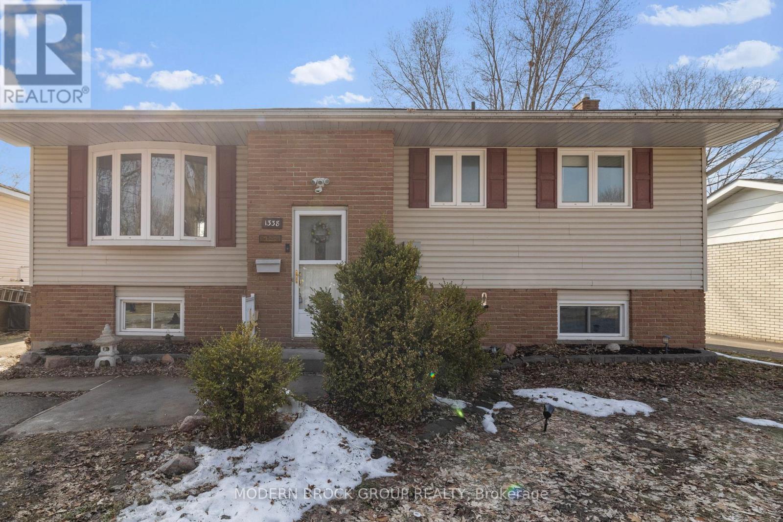 1338 BORDEN CRESCENT