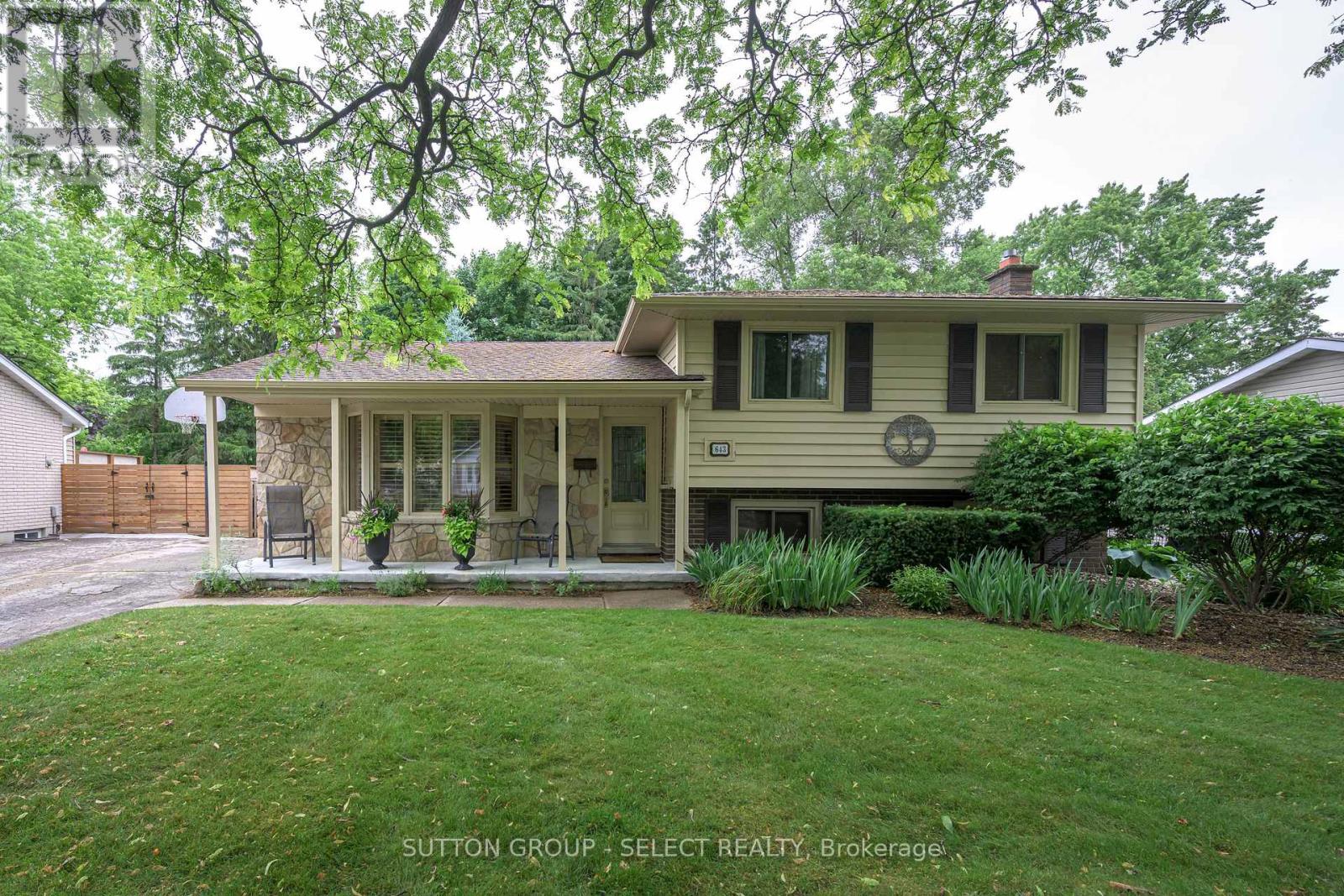 634 DUNBOYNE CRESCENT