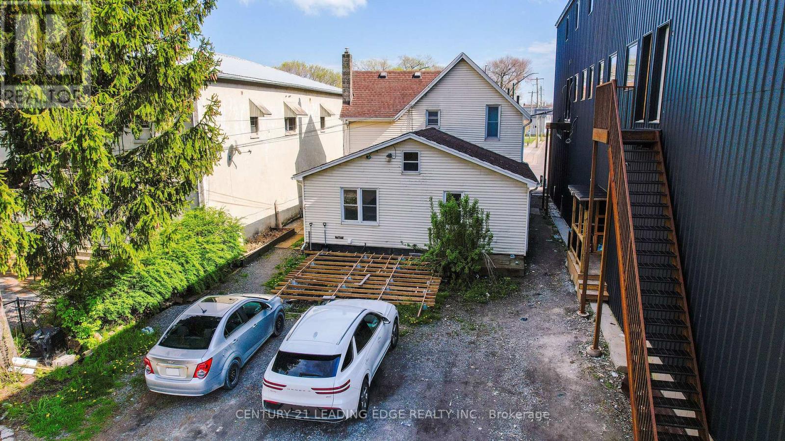 223 MAIN STREET W